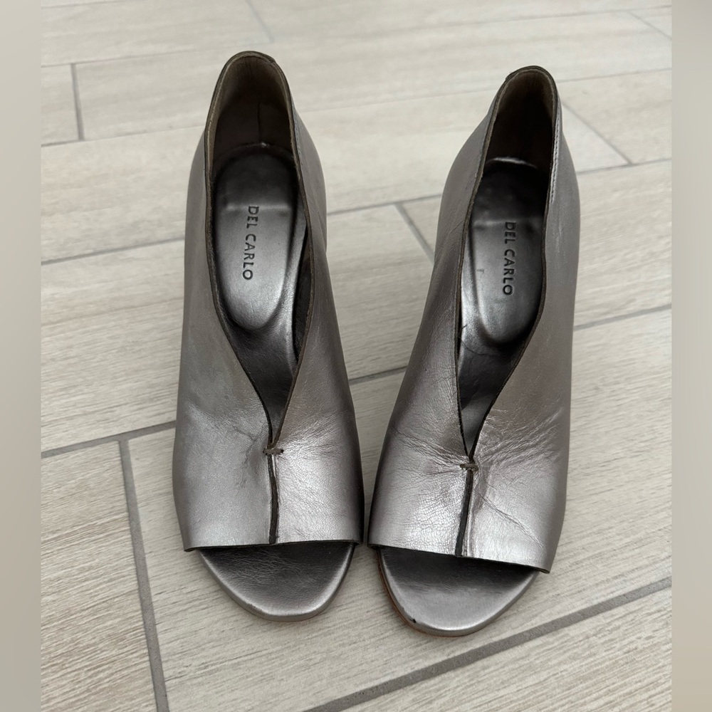 Very unique Del Carlo Métis heels.